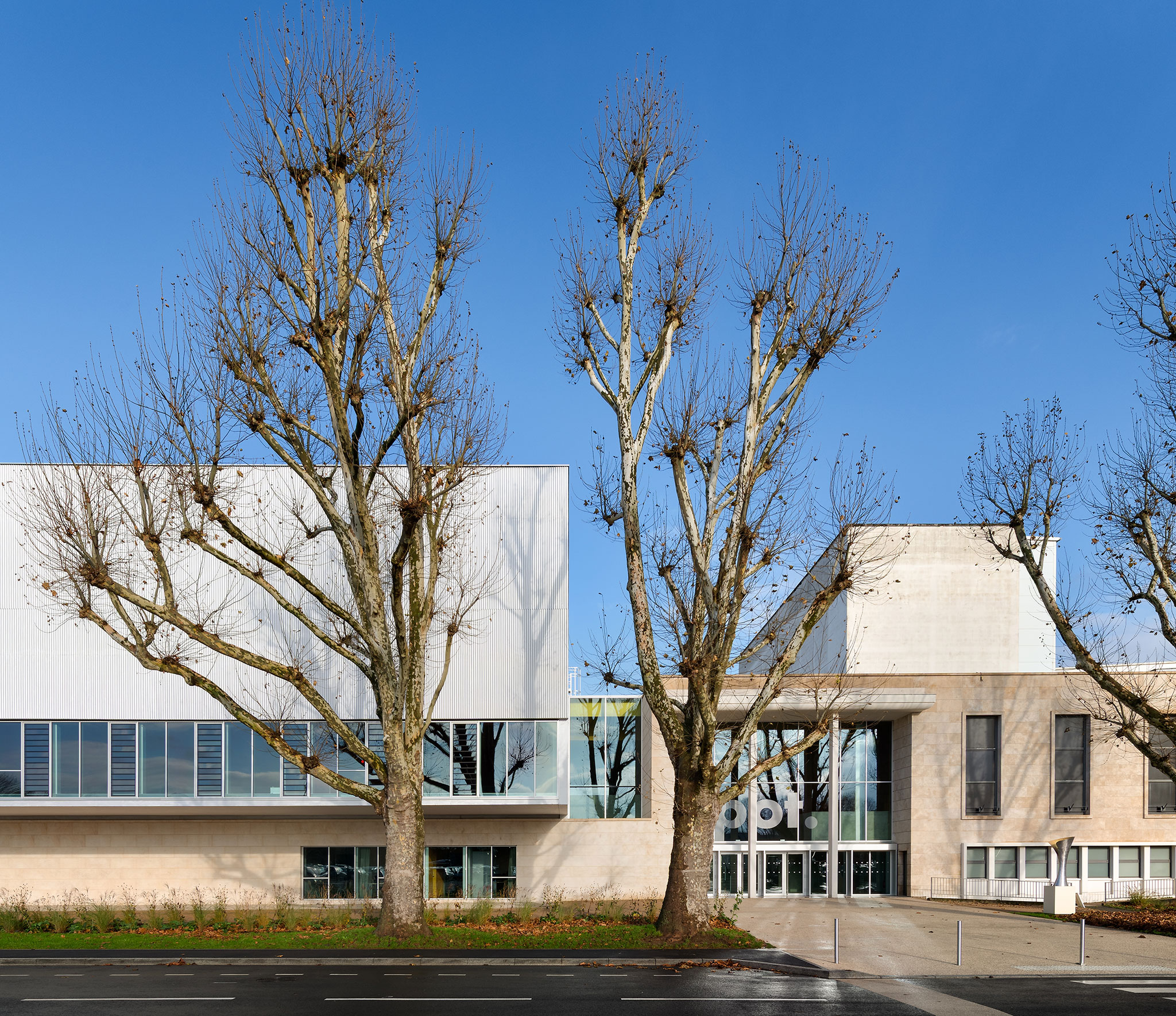 SPOT Multipurpose Sports Centre in Thionville by Dominique Coulon & associés. Photograph by Eugeni Pons.