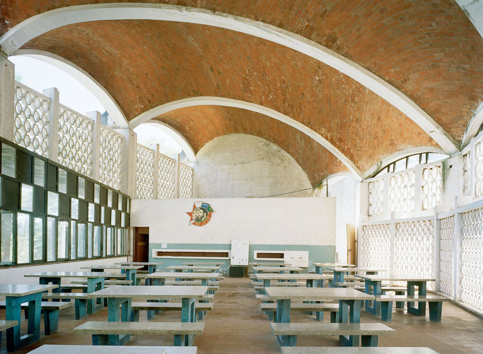 Aula de teoría. Fotografía por Åke E:son Lindman. Tomada de Porro, Ricardo; Garatti, Vittorio; Gottardi, Roberto. National Art Schools of Cuba (reportaje de Åke E:son Lindman).