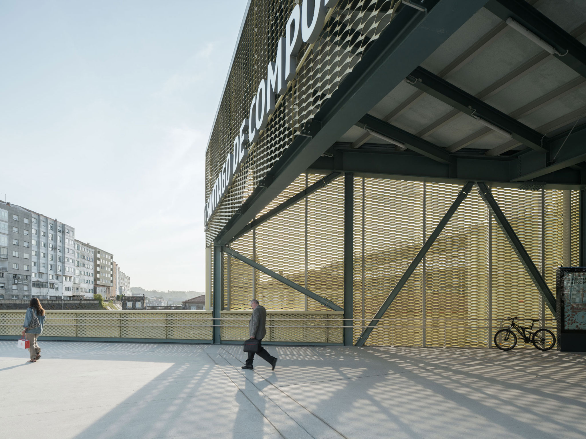 Train station and pedestrian walkway by estudioHerreros. Photography by Luis Díaz Díaz