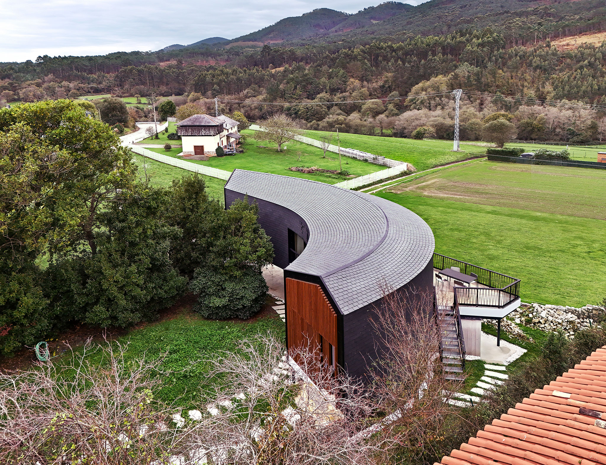 Vivienda unifamiliar «Big Fish» por F5 Proyectos y Arquitectura. Fotografía por Iván Morán. 