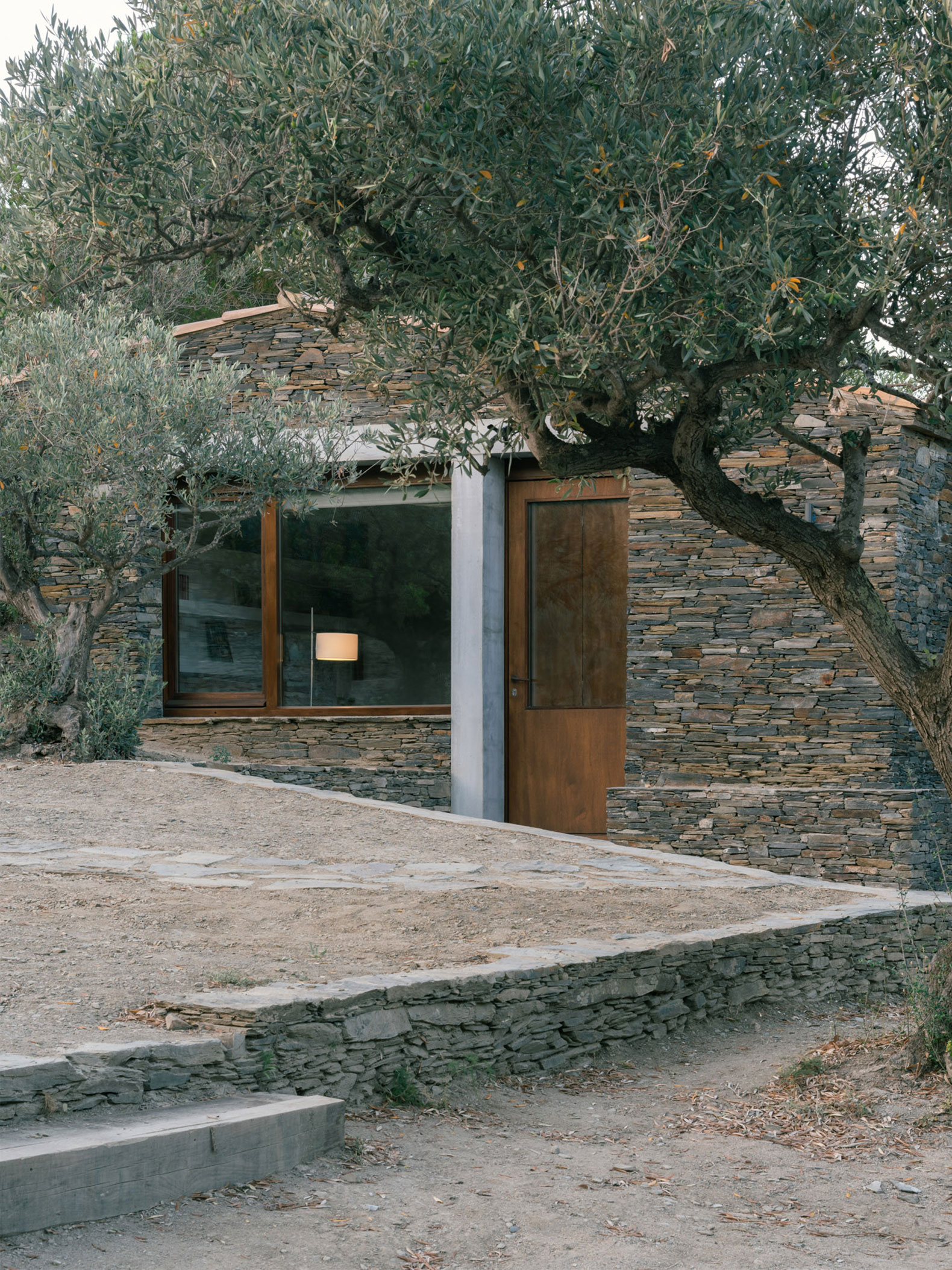 Rumeu House by gr-os architects. Photograph by Simone Marcolin.