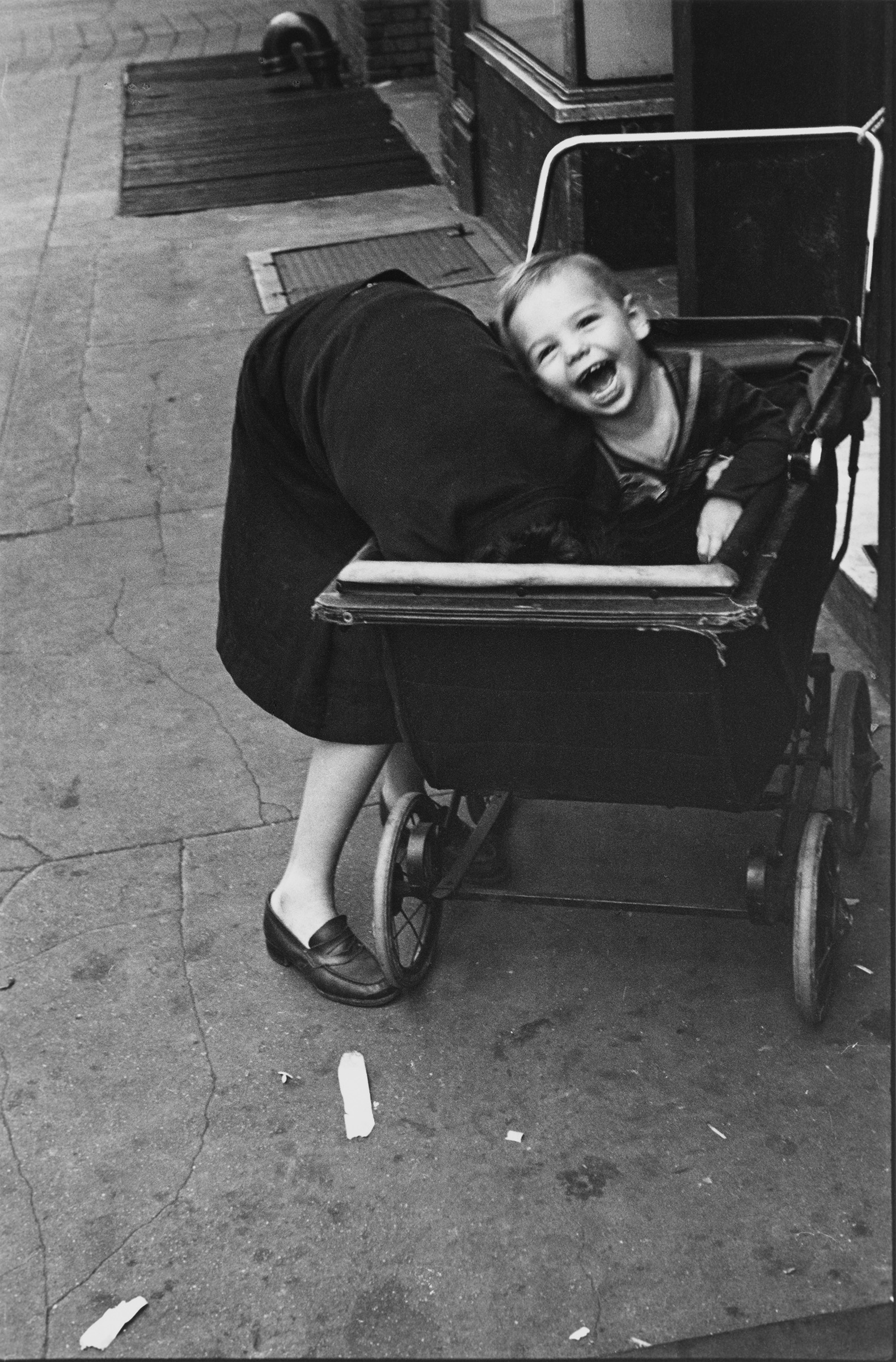 Helen Levitt, Nueva York, ca. 1942. Cortesía de Film Documents LLC, vía Zander Galerie.