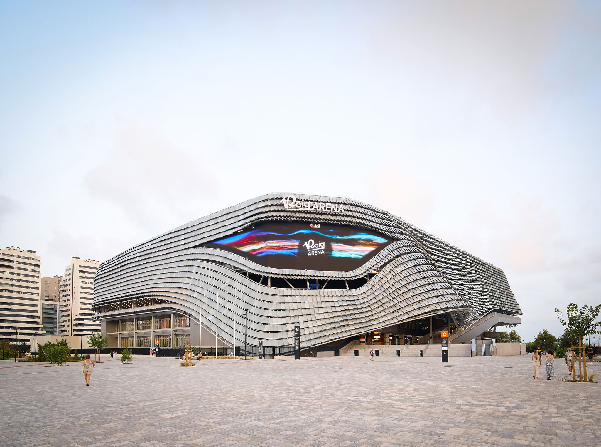 Roig Arena por HOK and ERRE. Fotografía por Hufton + Crow  