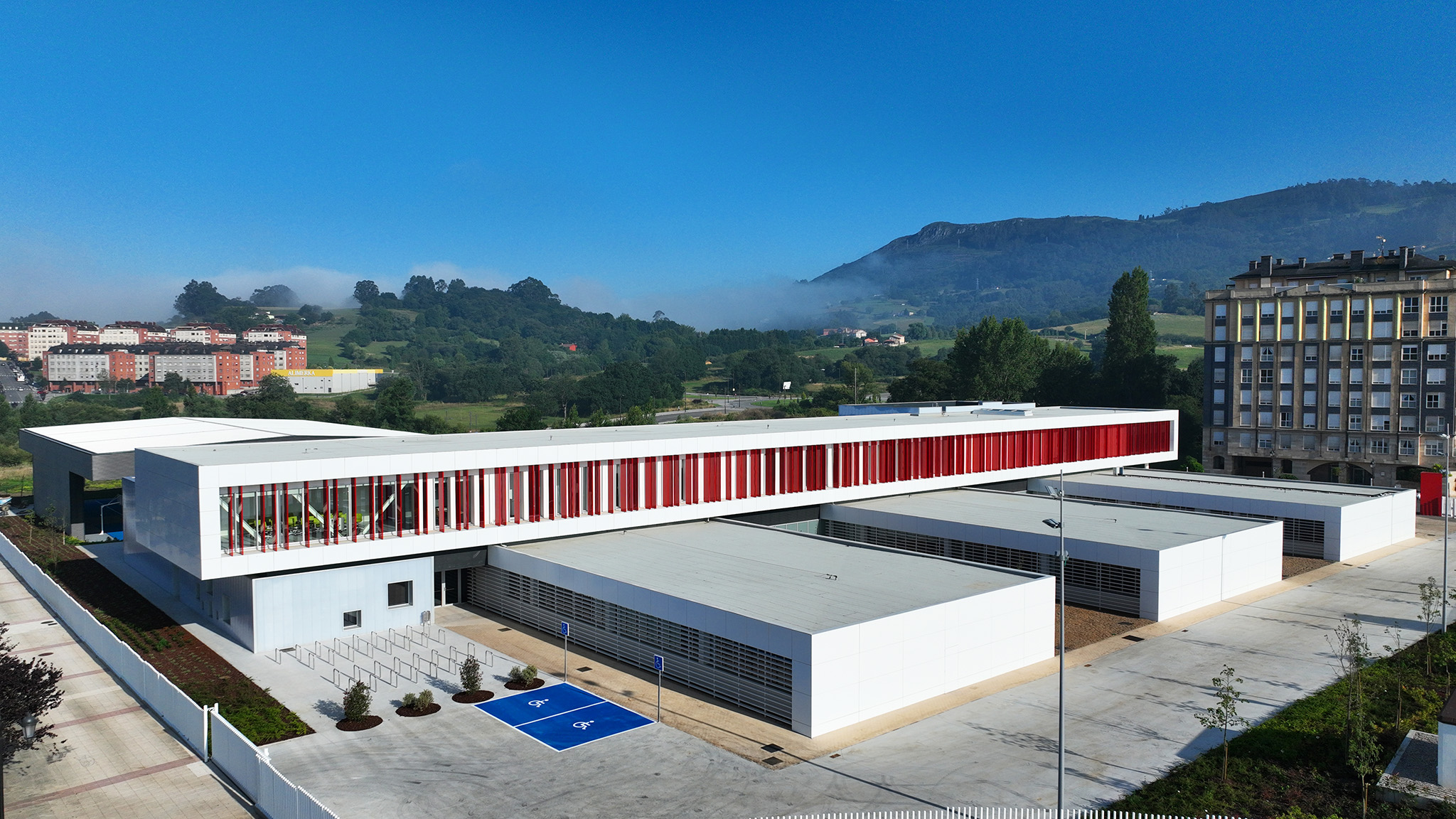 La Florida Secondary Education Institute by INSPYRA. Photograph by Iván Morán G-R.