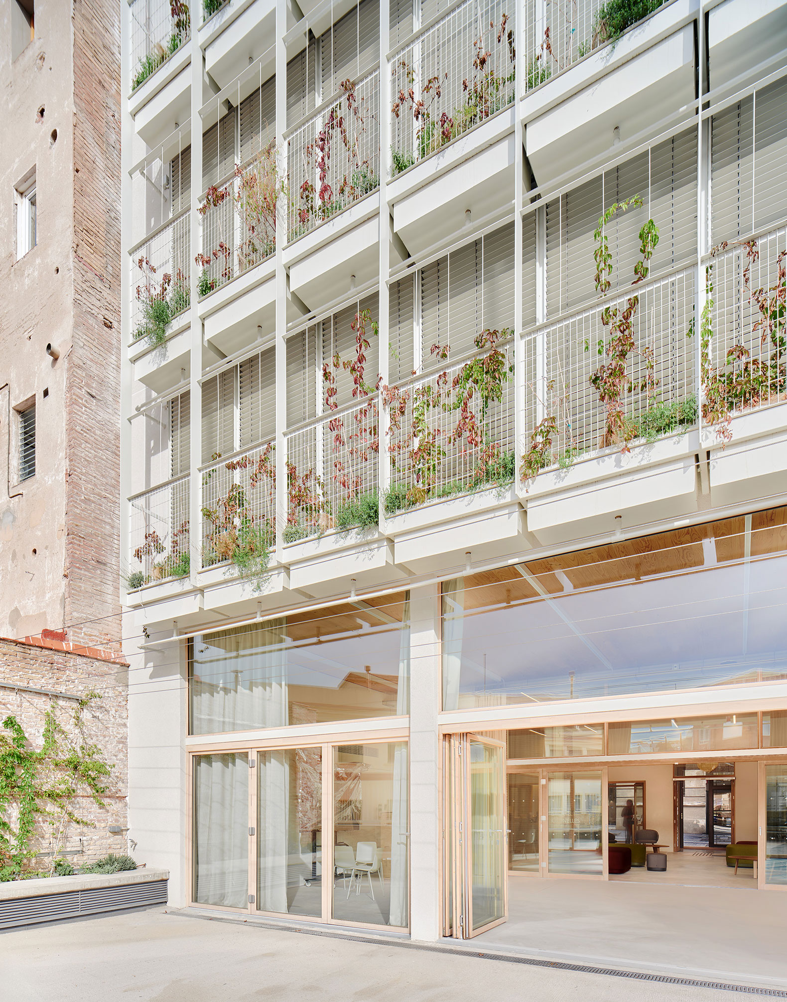 Sants Social Centre by Laos Arquitectura + Mercè Zazurca Codolà + César Sánchez Medrano. Photograph by Jose Hevia.