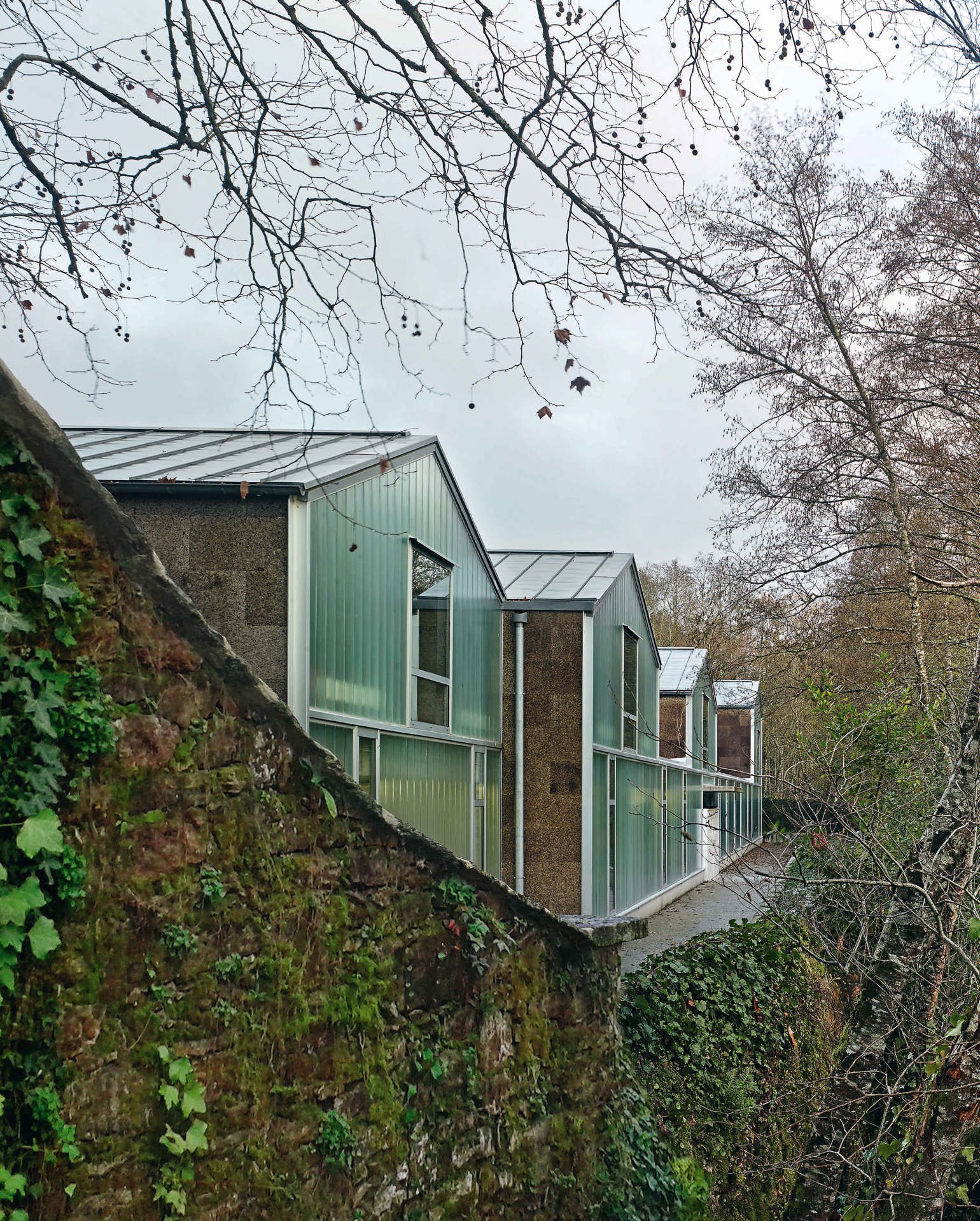 Centro Nacional de Referencia de Formación en materia de rehabilitación de la Fundación Laboral de la Construcción por Víctor López Cotelo y Ángel Panero Pardo. Fotografía por Fuco Reyes.