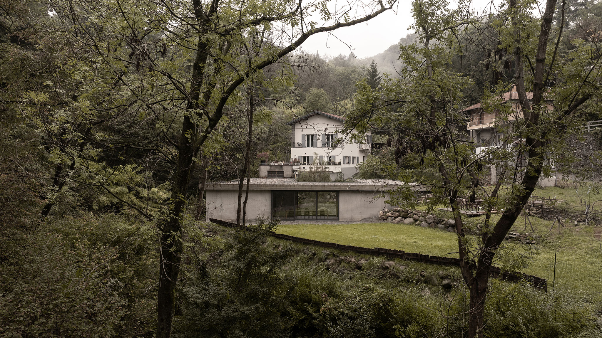 «Narrow house» por Lorenzo Guzzini. Fotografía por Alessio Fantinato.