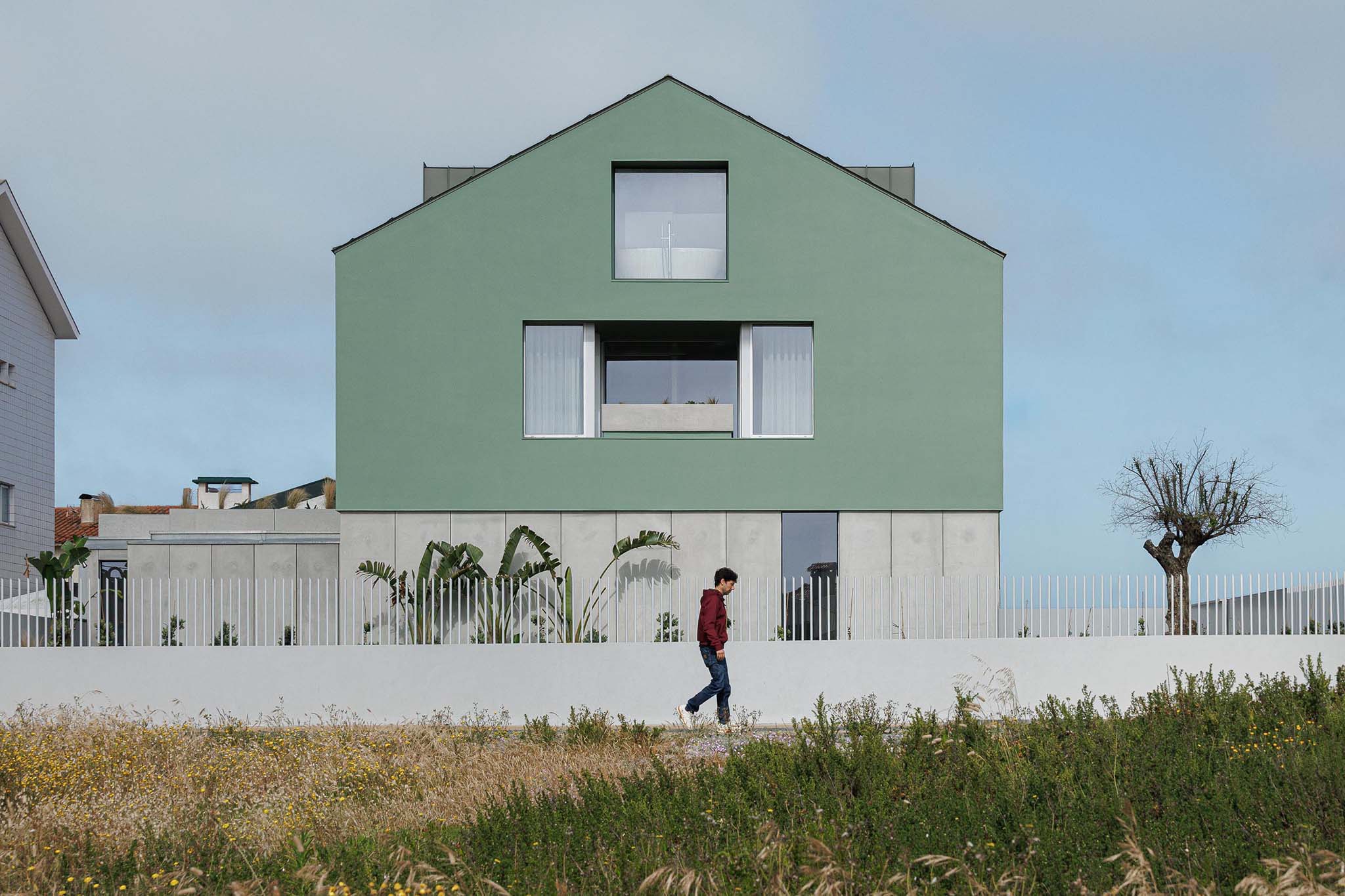 Casa Verde por M2 Senos Arquitectos. Fotografía por Ivo Tavares Studio.