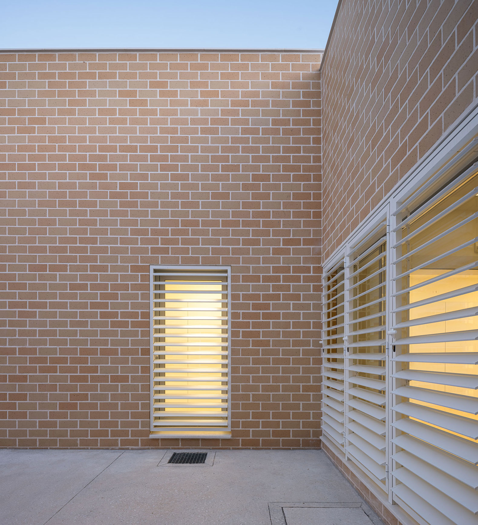 Extension of the Health Centre in La Carihuela by marinauno. Photograph by Fernando Alda