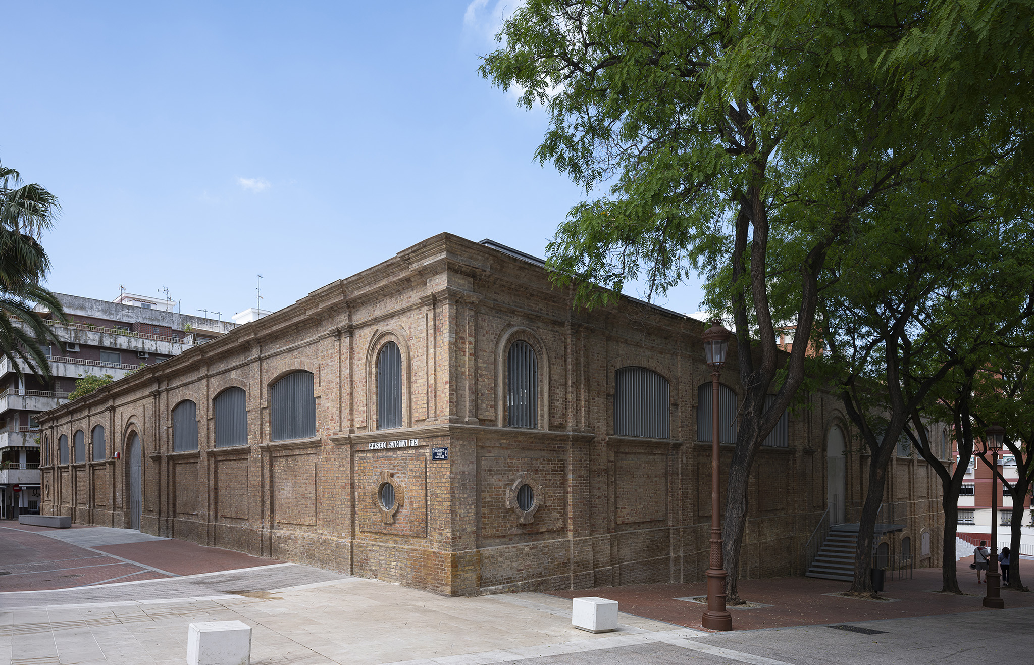 Renovation of the old Santa Fe Market by Paco Marqués, Luis Rubio. Photography by Fernando Alda