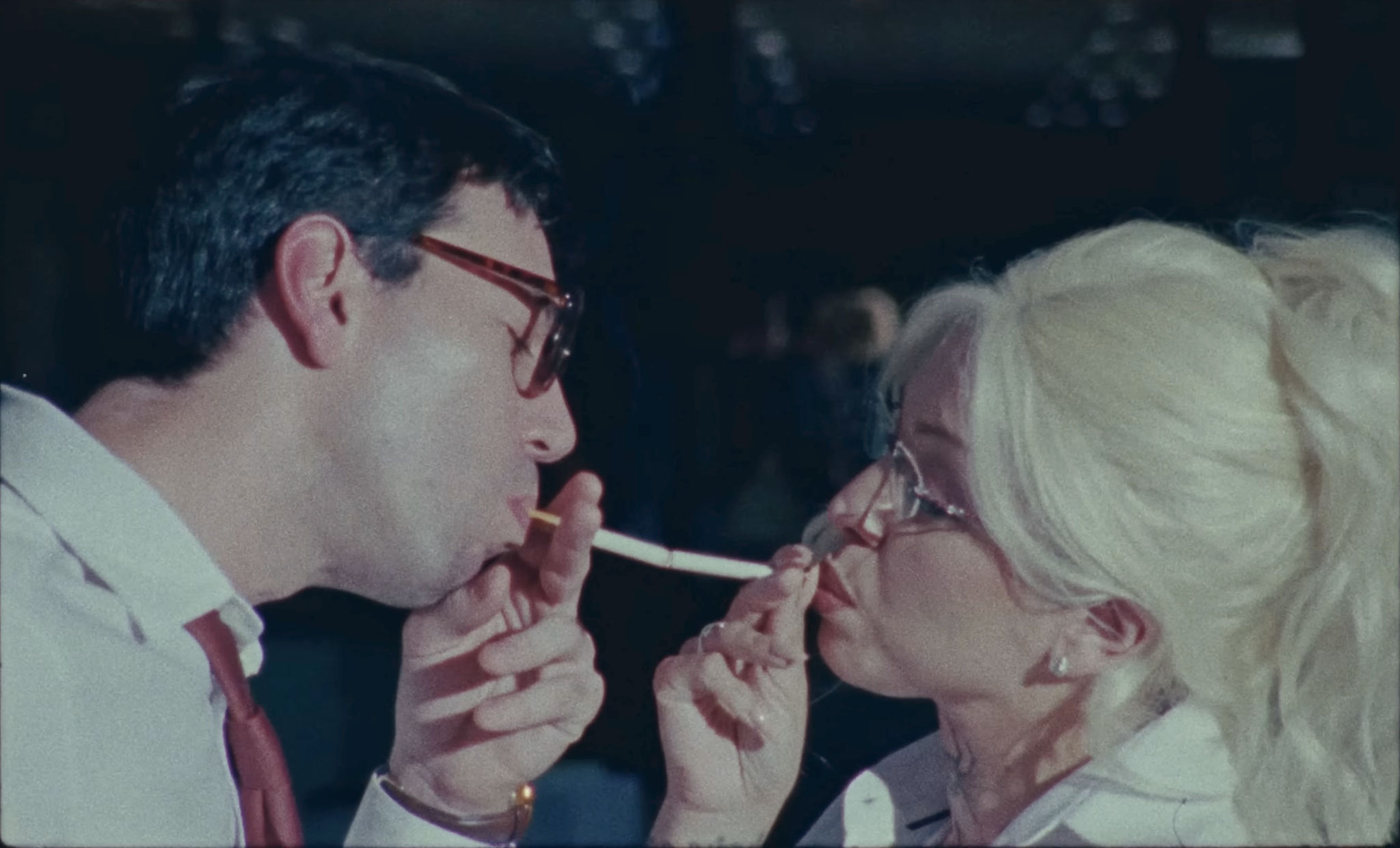 «Esto Es Amor» por Mon Laferte y Conociendo Rusia.