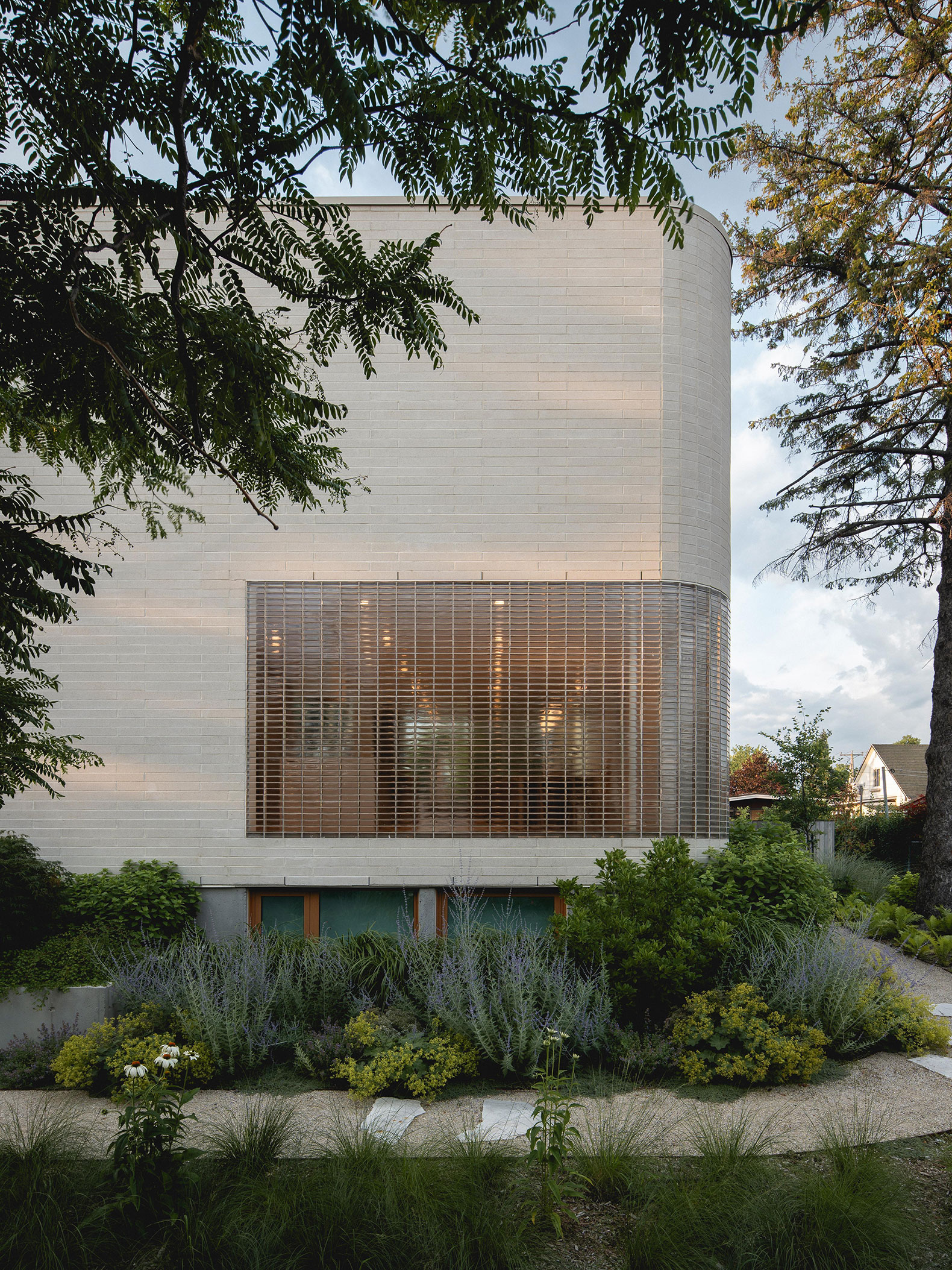 "The Lens" by MU Architecture. Photograph by Raphaël Thibodeau.