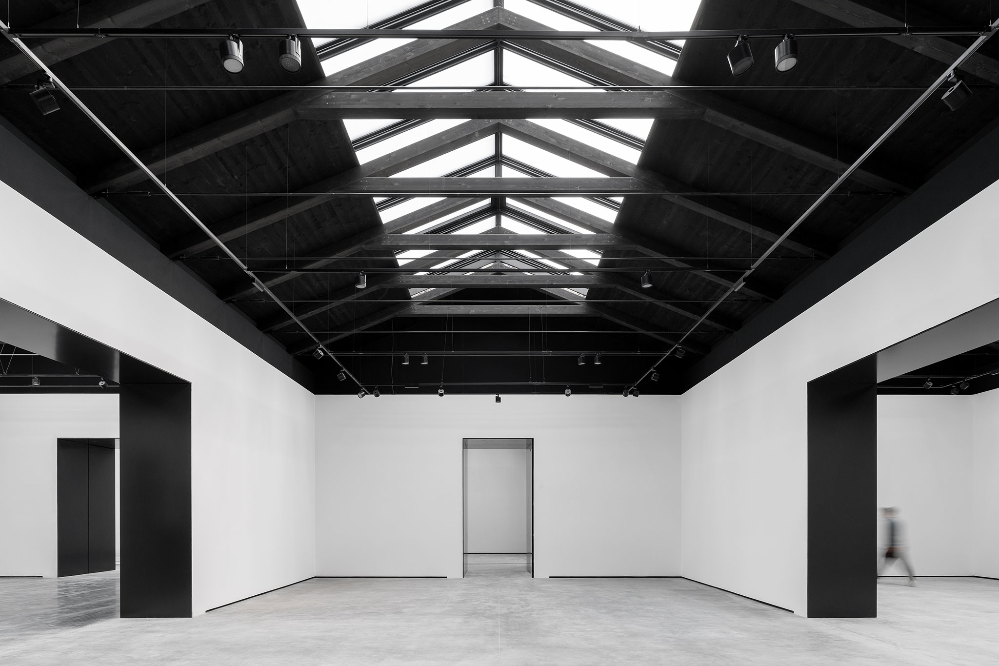 Bookshop Central Pavilion renovated. Photograph by Marco Cappelletti / Marco Cappelletti Studio, Courtesy of La Biennale di Venezia / MiC.
