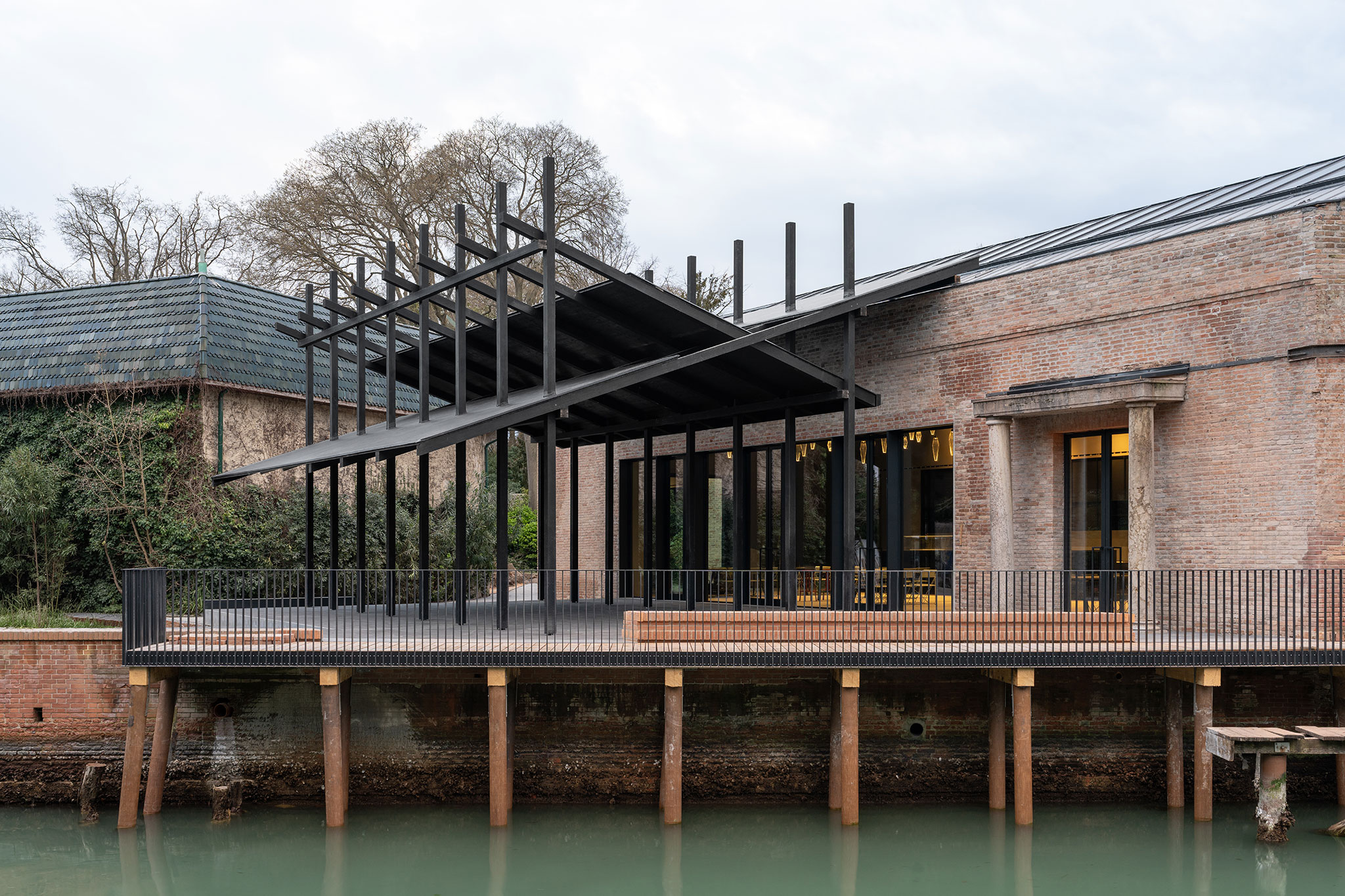 Bookshop Central Pavilion renovated. Photograph by Marco Cappelletti / Marco Cappelletti Studio, Courtesy of La Biennale di Venezia / MiC