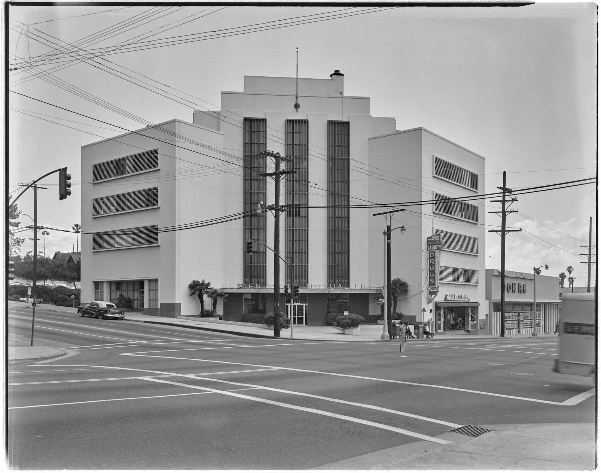 Golden State Mutual Life Insurance Company, ca. 1950, by Harry Drinkwater, (American, 1919–2014), silver gelatin negative. Getty Research Institute, Los Angeles (2011.R.23). Courtesy of Harry Drinkwater.