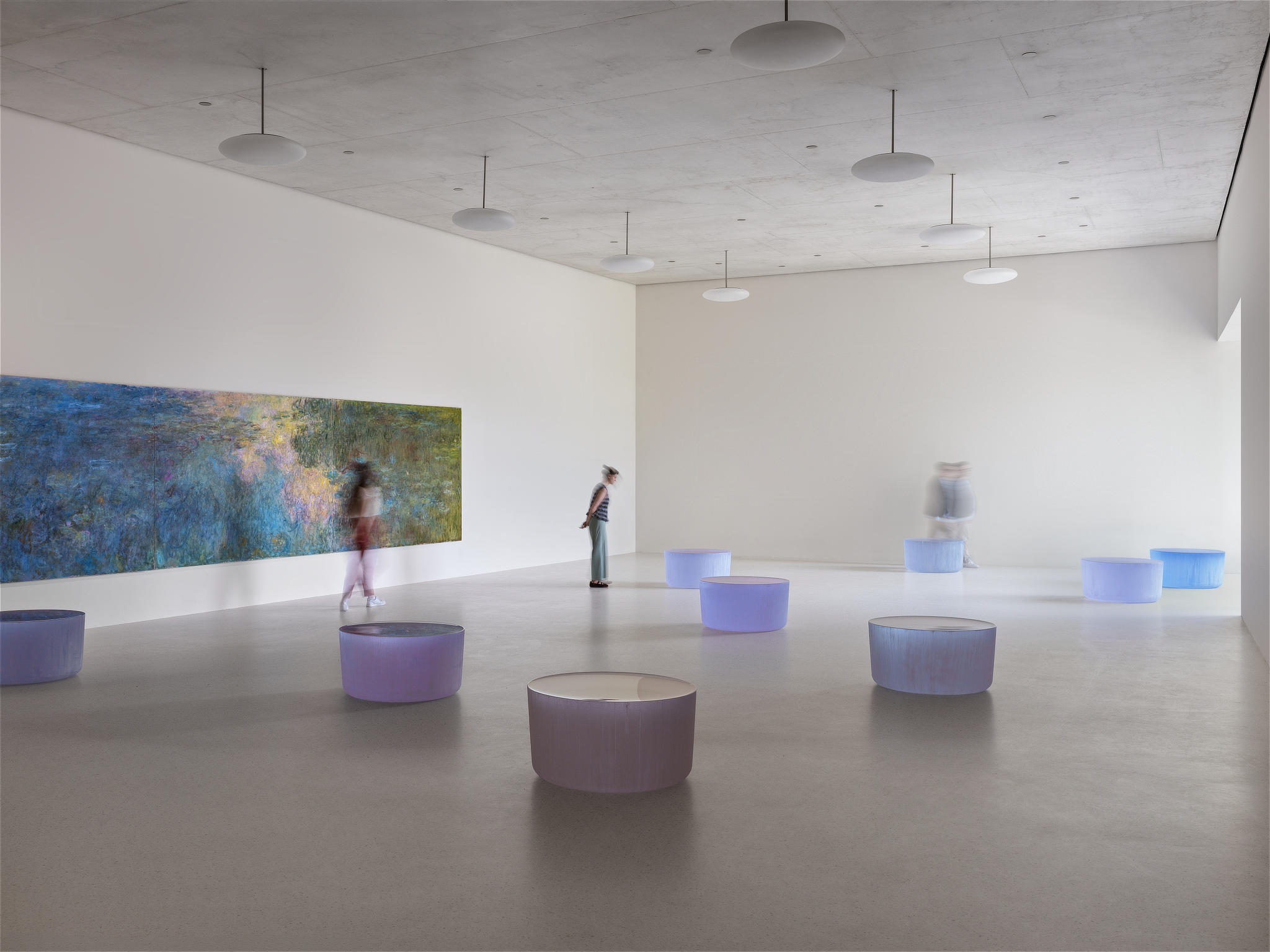 The expanded ensemble of the Fondation Beyeler, Wyss Museum by Atelier Peter Zumthor. Roni Horn, Untitled (“A dream dreamt in a dreaming world is not really a dream…but a dream not dreamt is.”), 2010-2012. Claude Monet, Le bassin aux nymphéas, ca. 1920, Fondation Beyeler, Riehen/Basel, Roni Horn. Photograph by Stefan Altenburger.