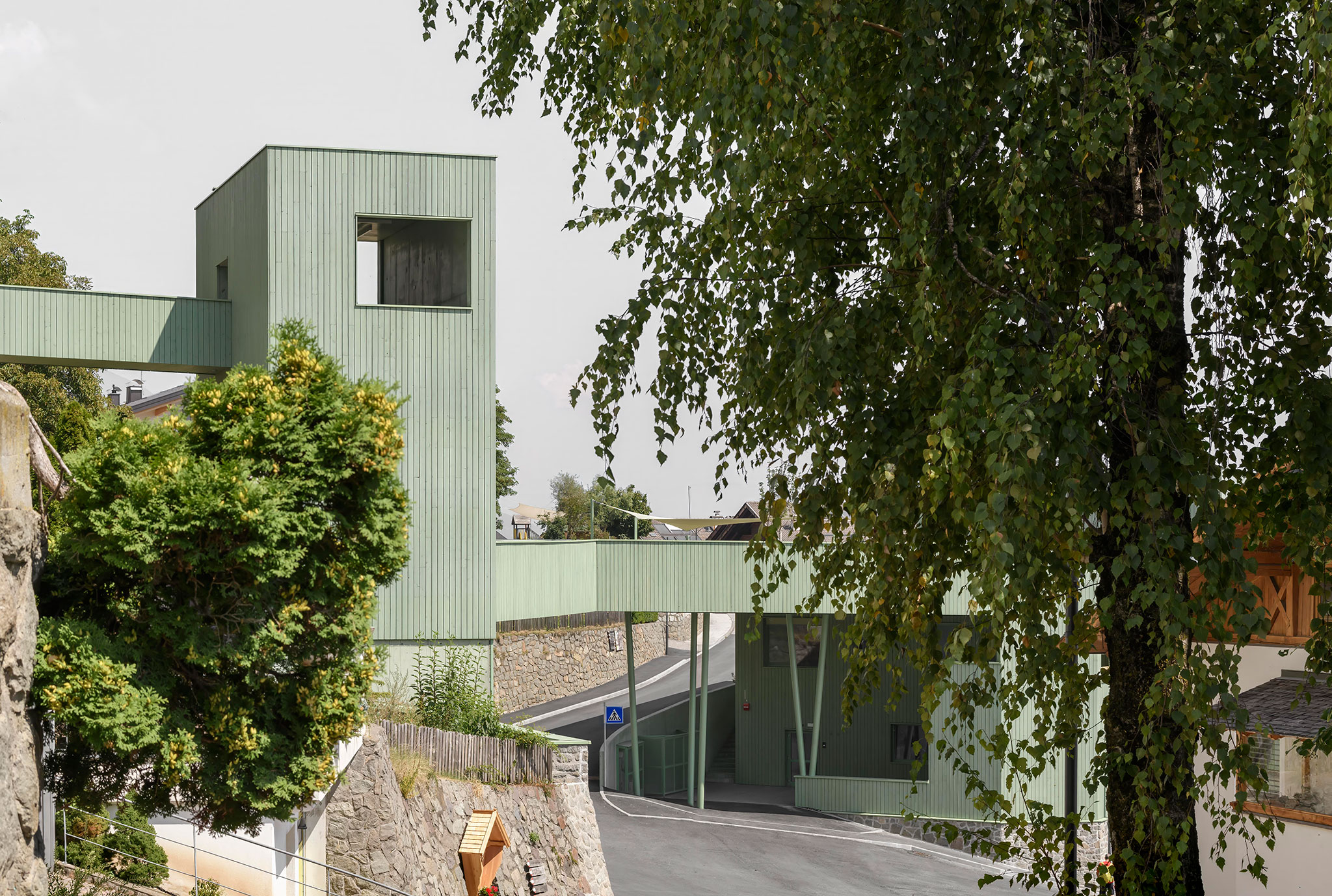 Edificio multifuncional en Barbiano, por Roland Baldi Architects. Fotografía por Oskar Da Riz.