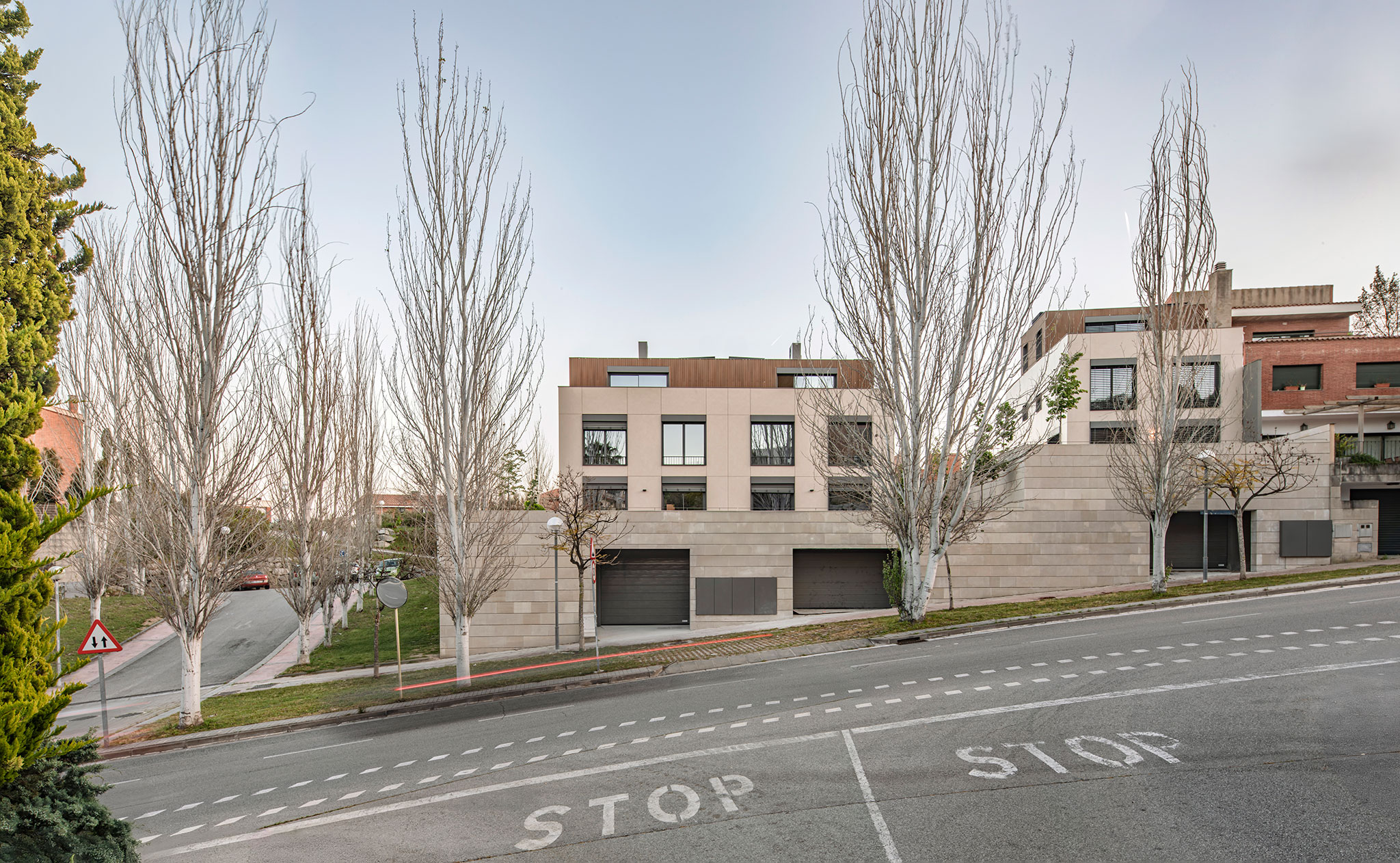 Tiana Hills por Sau taller d'Arquitectura. Fotografía por Andrés Flajszer. 