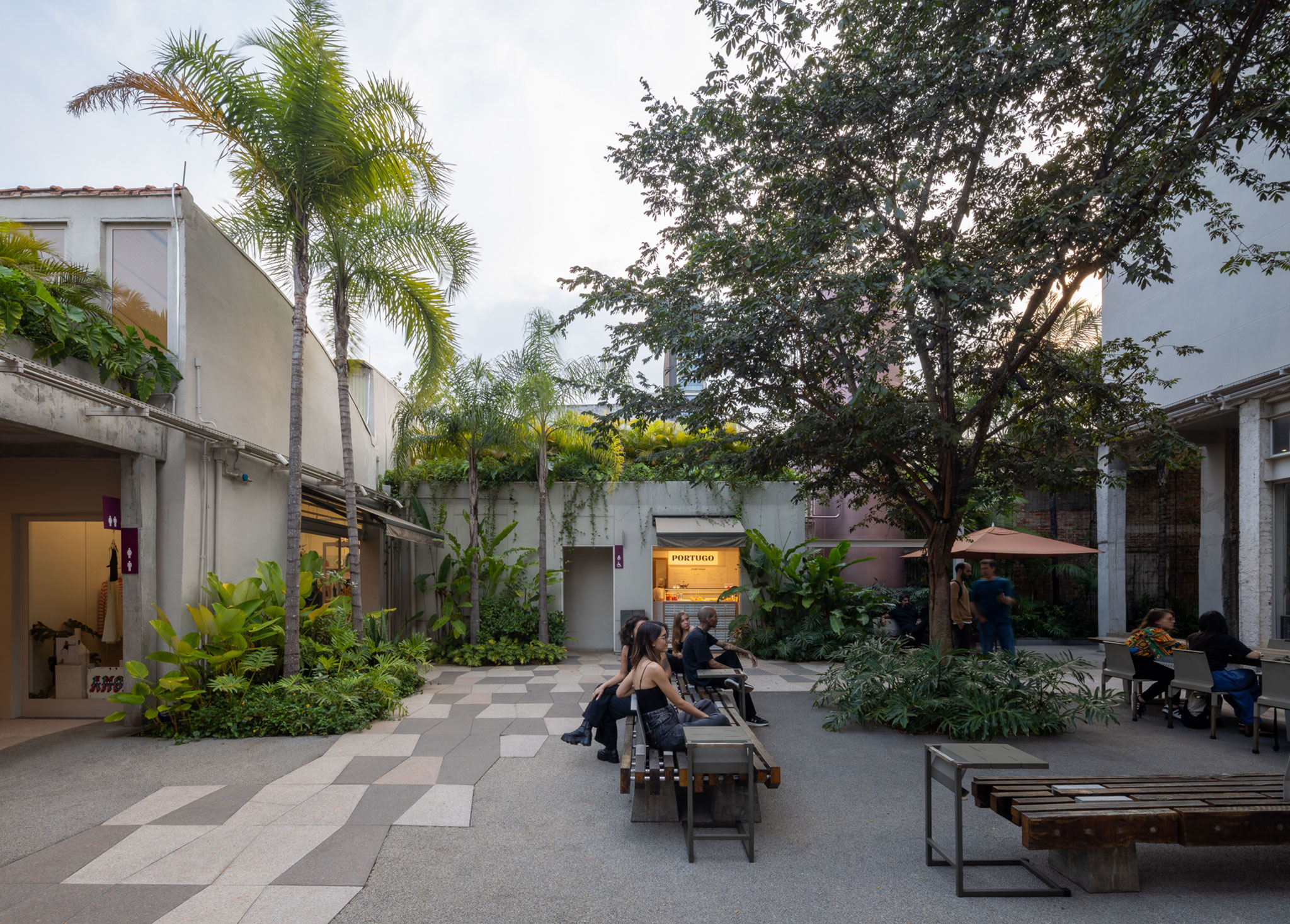 LAPI phase 2 by Superlimão. Photography by Maíra Acayaba