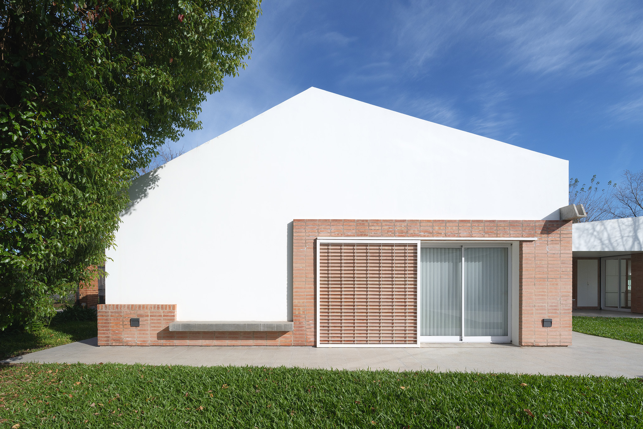 Renovation and Extension of a Weekend Home by Estudio qo + TAF. Photograph by Javier Agustín Rojas