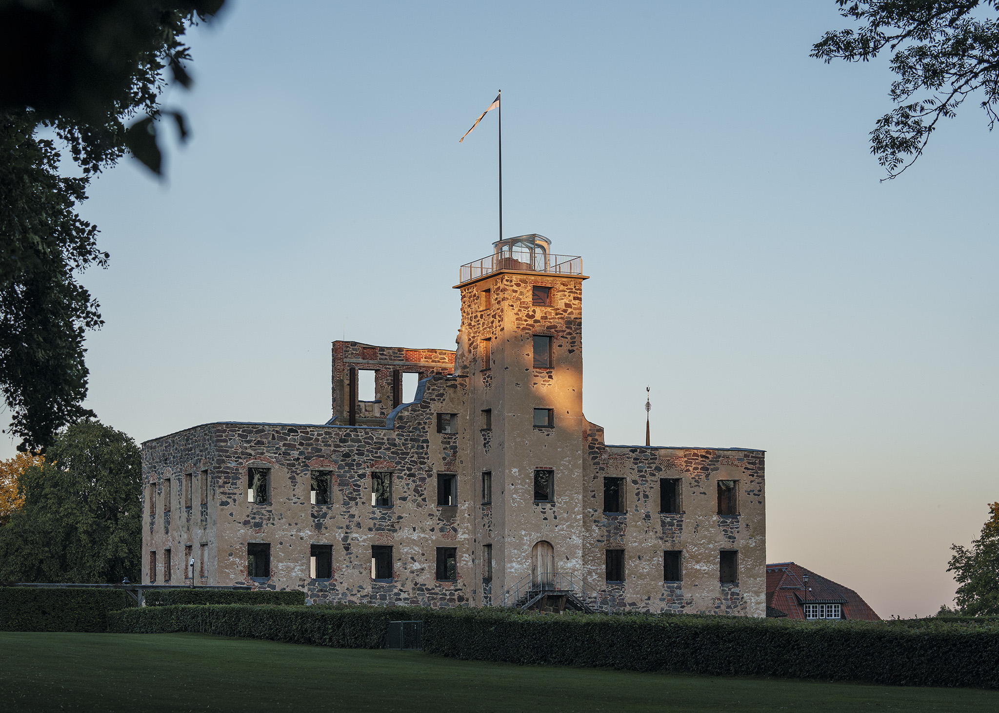 Stjärnorp Castle Ruin by Wikerstål Arkitekter / Tengbom Arkitekter. Photograph by Felix Gerlach