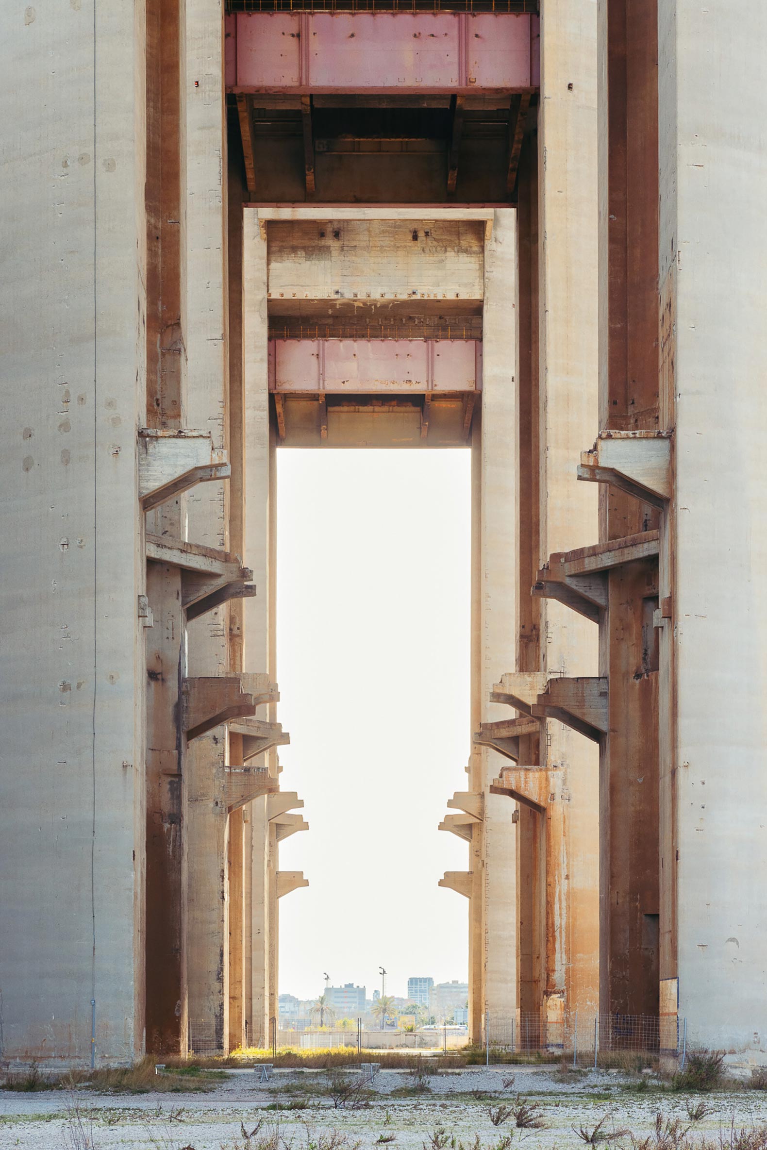 Three Chimneys. «Becoming. Architectures for a Planet in Transition». Congreso Mundial de Arquitectos UIA 2026 Barcelona. Fotografía por Arnau Rovira.