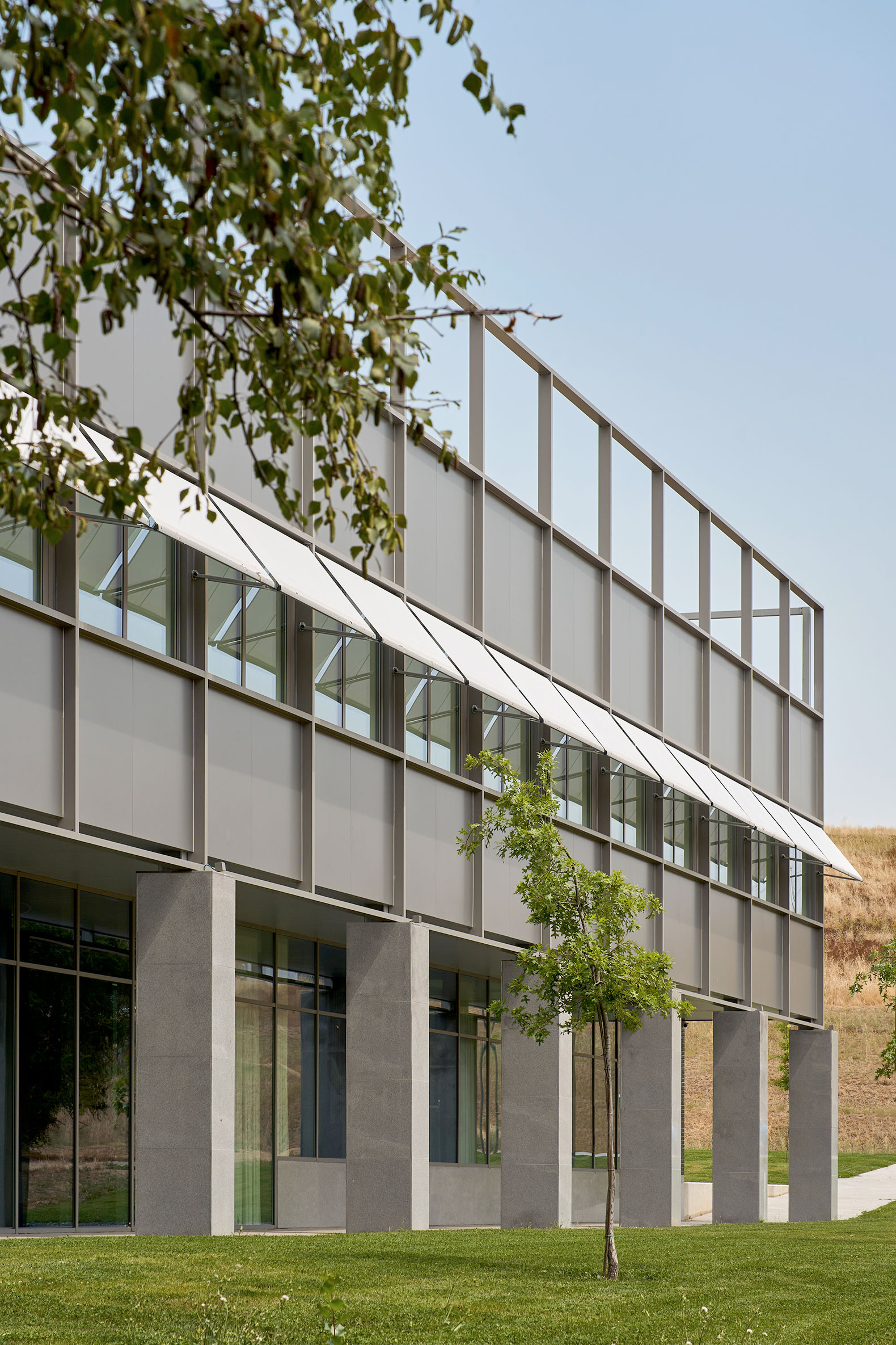 Ampliación del Centro de Empresas de Base Tecnológica por VIRA arquitectura. Fotografía por Javier Bravo. 