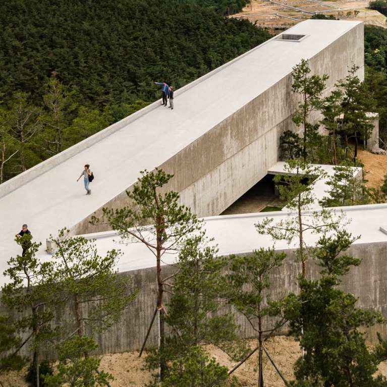Art Pavilion in Saya Park by Alvaro Siza and Carlos