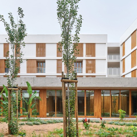 Designing with two premises. Residential building of 57 houses by