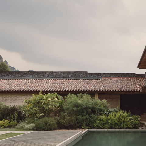 An inner world. La Hacienda Jardín by Práctica Arquitectura
