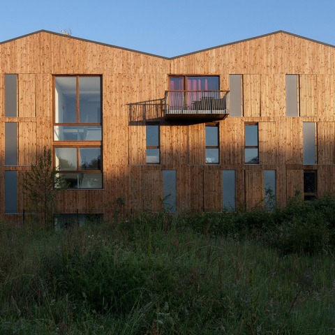 Connection with two worlds: the landscape and the urban