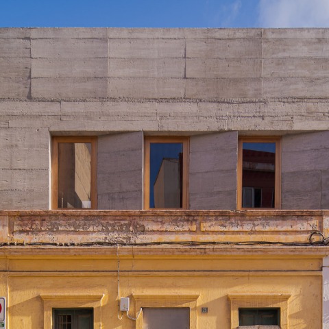 Renew and undress to revive. House M by Xstudio | METALOCUS