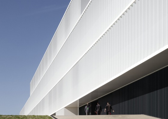New pharmaceutical production plant for Faes Farma by IDOM. Photograph by Aitor Ortiz