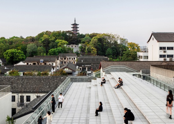 Renovación del entorno de Dazhou Atelier: Sky Plaza y Jardín Secreto por SpActrum. Fotografía por Su Shengliang