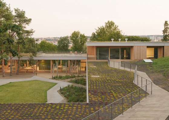 Hospicio infantil «Casa para Julia» por ČTYŘSTĚN. Fotografía por Alex Shoots Buildings