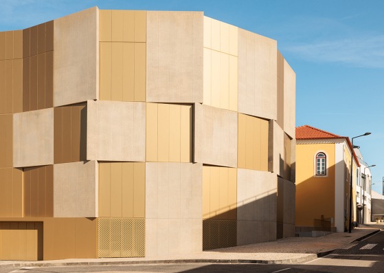 Complejo residencial Martires por Bureau des Mésarchitecture. Fotografía por Francisco Nogueira