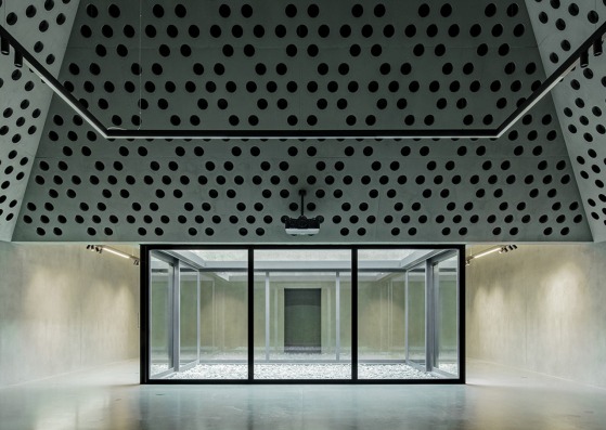 Beton Eisack Headquarters Renovation by Pedevilla Architects. Photograph by Gustav Willeit 