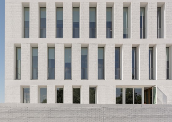 UFV Brick building by Tuñón y Albornoz Arquitectos. Photograph by Luis Asín UFV Brick building by Tuñón y Albornoz Arquitectos. Photograph by Luis Asín