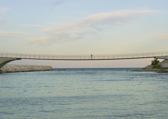 Una línea sobre el Cervol por SBP Ingenieros + Burgos & Garrido Arquitectos. Fotografía por Roland Halbe