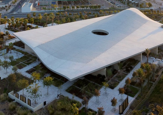 Al-Mujadilah Center and Mosque for Women by Diller Scofidio + Renfro. Photograph by Iwan Baan