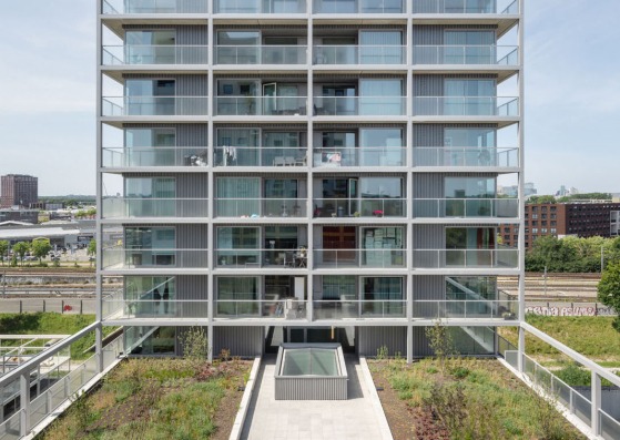 Complejo de viviendas sociales «De Vrijheid» por Atelier Kempe Thill architects and planners. Fotografía por Ulrich Schwarz