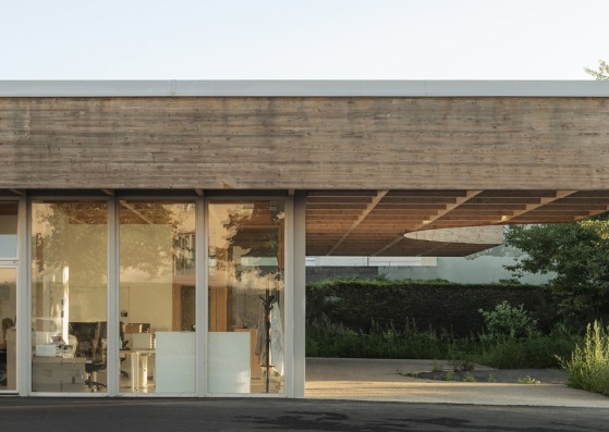 Construction of a central kitchen and a community restaurant in Ermont by Ateliers O-S architectes. Photograph by Cyrille Weiner