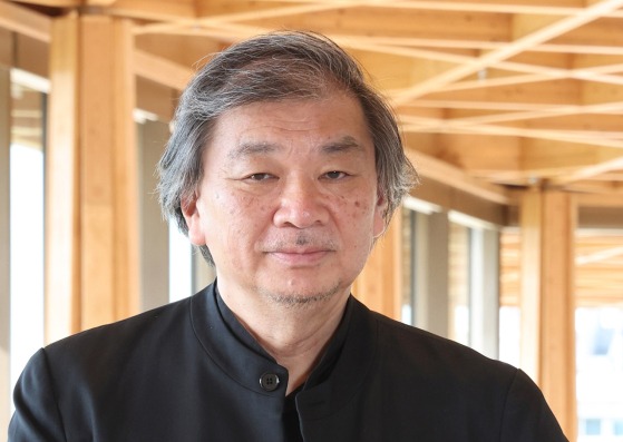 Shigeru Ban. Photography courtesy of The Japan Art Association / The Sankei Shimbun