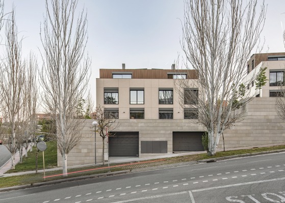 Tiana Hills by Sau taller d'Arquitectura. Photograph by Andrés Flajszer