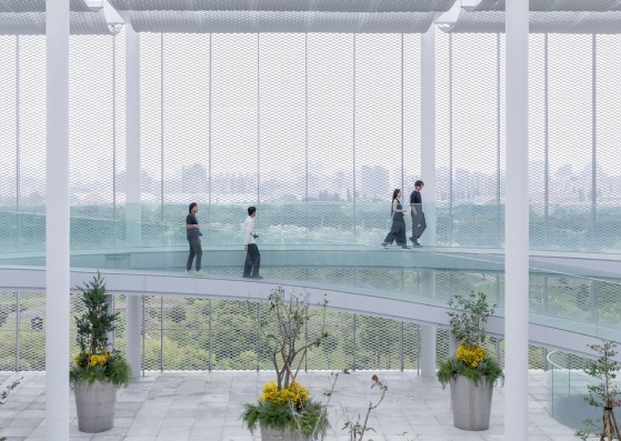 Museo-biblioteca verde de Taichung por SANAA. Fotografía por Iwan Baan