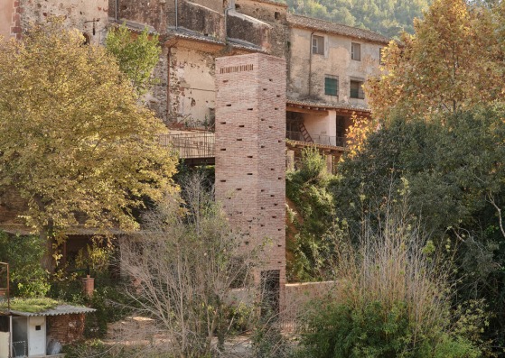 «Font del Rector» por Carles Enrich Studio. Fotografía por Adrià Goula 