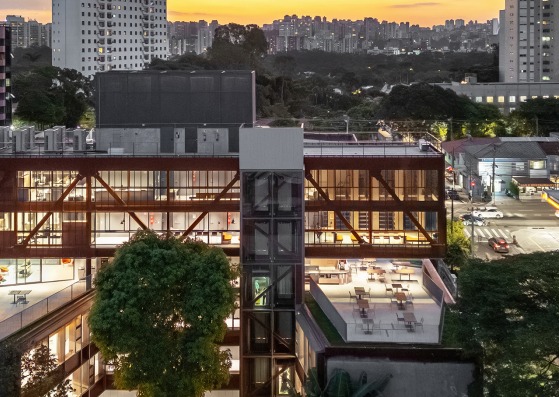 Nueva sede de la Universidad Rudolf Steiner por Biselli Katchborian. Fotografía por Nelson Kon