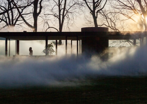 Veil por Fujiko Nakaya en la Casa de Cristal, imagen cortesía de Glass House. Fotografía por Richard Barnes, 2014