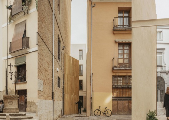 Viciana Building by José Fernández-Llebrez. Photograph by Alejandro Gómez Vives