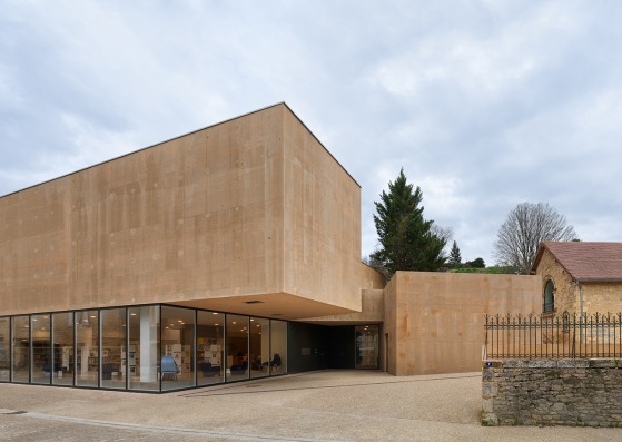 Media library and Music school by Dominique Coulon & associés. Photograph by Eugeni Pons